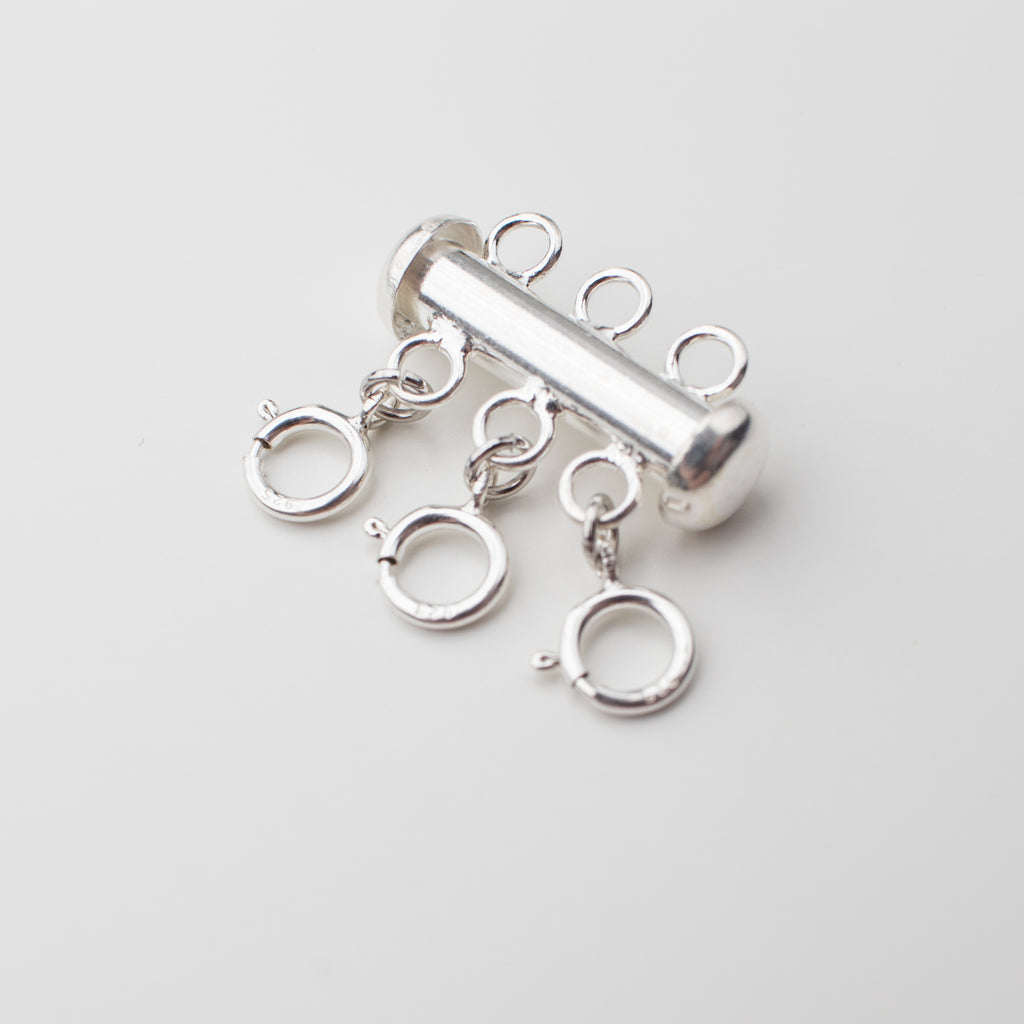 Silver three strand layering clasp for necklaces.