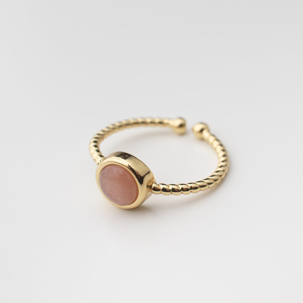 Gold twisted adjustable ring with a blush rose gemstone agate centre. 
