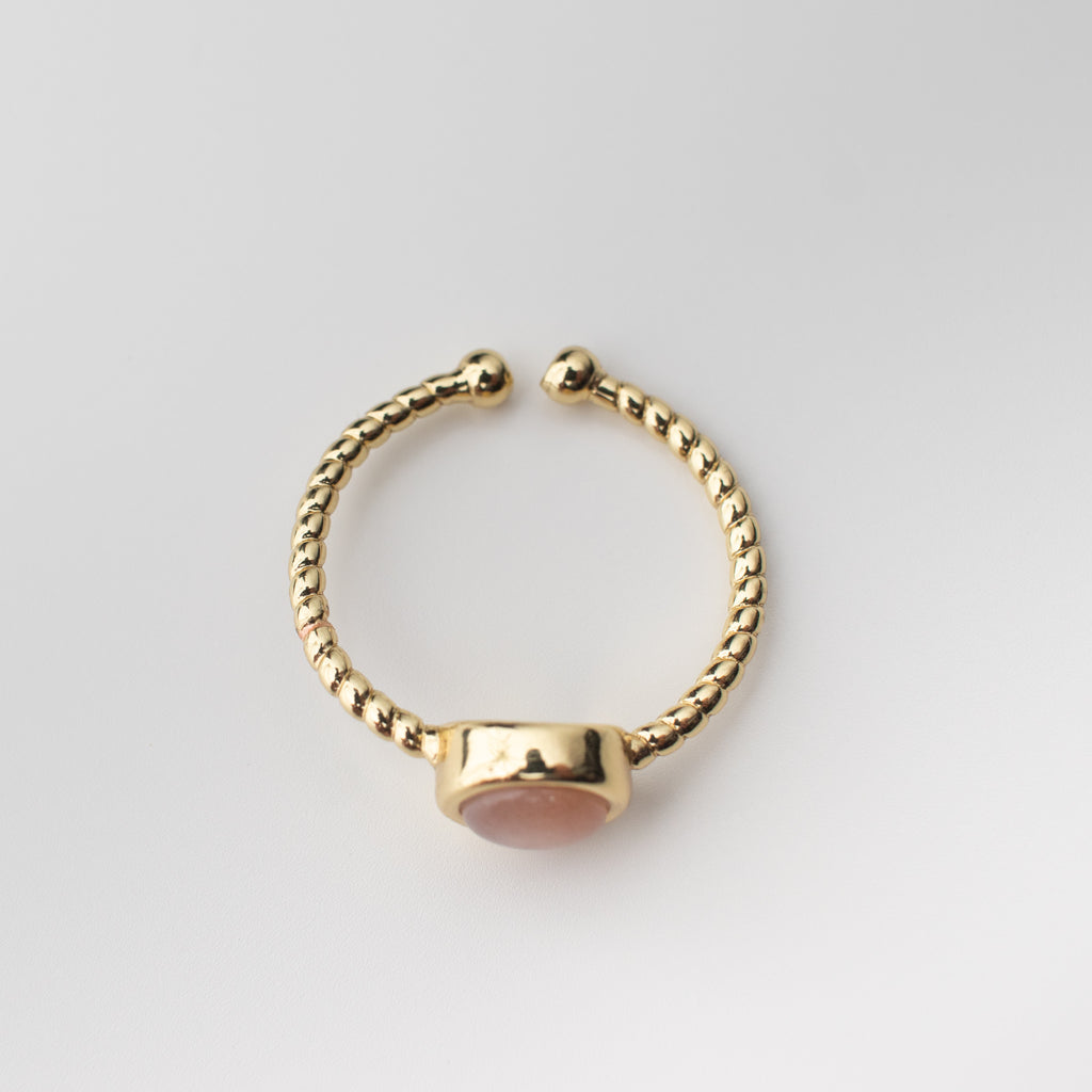 Gold twisted adjustable ring with a blush rose gemstone agate centre. 